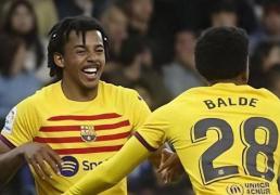 开云app巴萨欧冠4-2-3-1阵型首发，德容(róng)拉菲(fēi)尼亚领衔，莱万替补