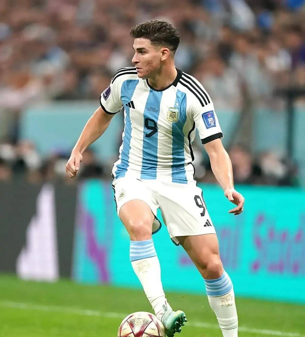 开云德转预测：2026世界杯阿根廷433阵容，身价4.71亿欧，梅西领啣(xián)