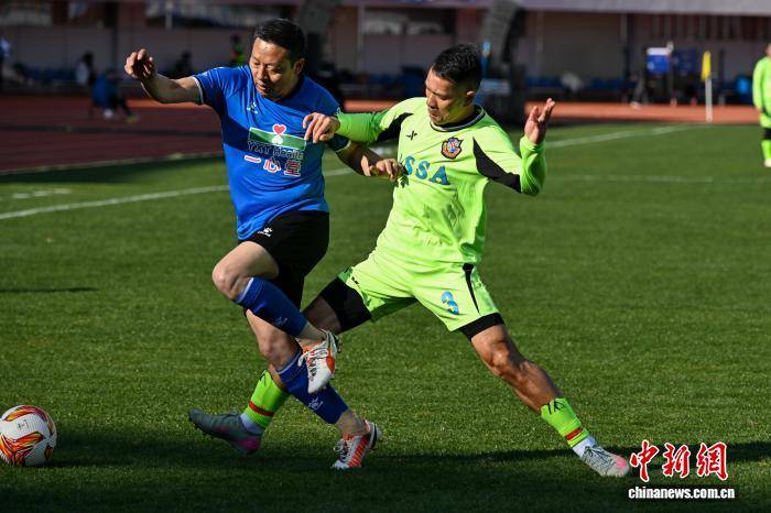 开云官网香港明星(xīng)足球(qiú)隊(duì)走进云南昆明擧(jǔ)行友谊赛