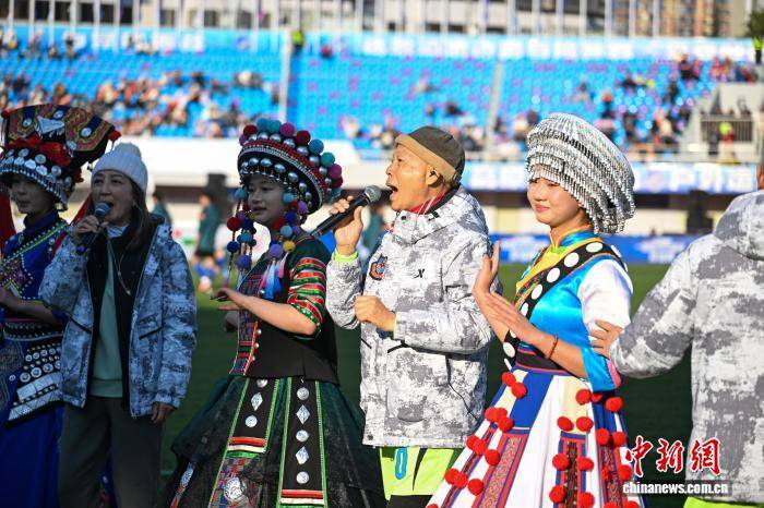 开云官网香港明星(xīng)足球(qiú)隊(duì)走进云南昆明擧(jǔ)行友谊赛