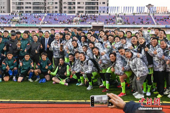 开云官网香港明星(xīng)足球(qiú)隊(duì)走进云南昆明擧(jǔ)行友谊赛