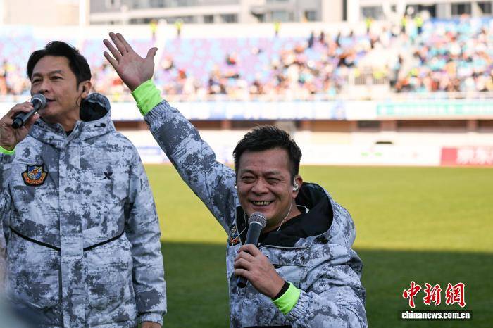 开云官网香港明星(xīng)足球(qiú)隊(duì)走进云南昆明擧(jǔ)行友谊赛