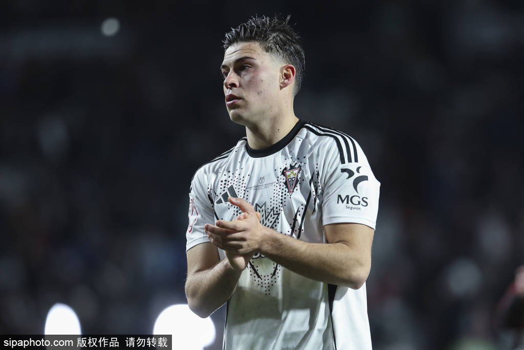 开云网址佩德里复出在即,巴塞罗那中场将迎来关键补强!